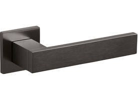 Olivari deurkruk Diana + vierkant geveerde rozet 51x5mm met nokken en doorgaande bevestiging Antraciet mat titaan PVD