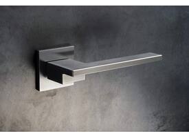 Olivari deurkruk Living + vierkant geveerde rozet 51x5mm met nokken en doorgaande bevestiging Chroom mat