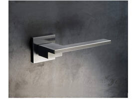 Olivari deurkruk Living + vierkant geveerde rozet 51x5mm met nokken en doorgaande bevestiging Chroom mat