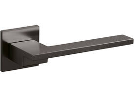 Olivari deurkruk Living + vierkant geveerde rozet 51x5mm met nokken en doorgaande bevestigingv Antraciet mat titaan PVD