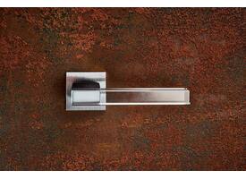 Olivari deurkruk Ice Cube + vierkant geveerde rozet 51x5mm met nokken en doorgaande bevestiging Chroom mat/transparant