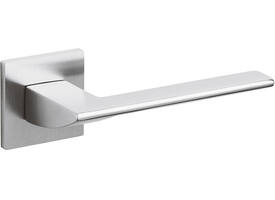Olivari deurkruk Trend + vierkant geveerde rozet 51x5mm met nokken en doorgaande bevestiging Chroom mat