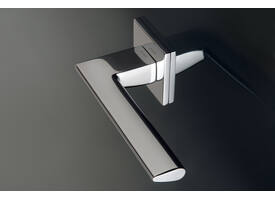 Olivari deurkruk Trend + vierkant geveerde rozet 51x5mm met nokken en doorgaande bevestiging Chroom
