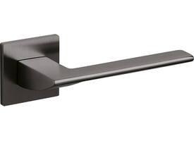 Olivari deurkruk Trend + vierkant geveerde rozet 51x5mm met nokken en doorgaande bevestiging Antraciet mat titaan PVD