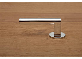 Olivari deurkruk Euclide + ronde geveerde rozet 51x5mm met nokken en doorgaande bevestiging Chroom