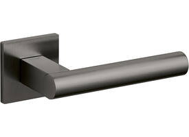 Olivari deurkruk Euclide Q + vierkant geveerde rozet 51x5mm met nokken en doorgaande bevestiging Antraciet mat titaan PVD