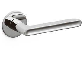 Olivari deurkruk Lucy + ronde geveerde rozet 51x5mm met nokken en doorgaande bevestiging Chroom