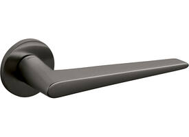 Olivari deurkruk Nina + ronde geveerde rozet 51x5mm met nokken en doorgaande bevestiging Antraciet mat titaan PVD