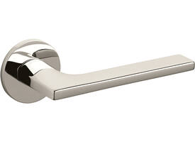 Olivari deurkruk Lotus + ronde geveerde rozet 51x5mm met nokken en doorgaande bevestiging Nikkel titaan PVD