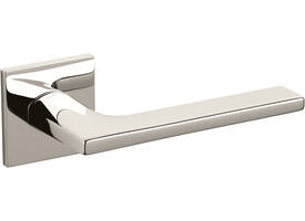 Olivari deurkruk Lotus Q + vierkant geveerde rozet 51x5mm met nokken en doorgaande bevestiging Nikkel titaan PVD