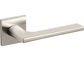 Olivari deurkruk Lotus Q + vierkant geveerde rozet 51x5mm met nokken en doorgaande bevestiging Nikkel mat titaan PVD