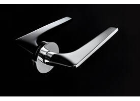 Olivari deurkruk Twist + ronde geveerde rozet 51x5mm met nokken en doorgaande bevestiging Chroom