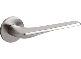 Olivari deurkruk Twist + ronde geveerde rozet 51x5mm met nokken en doorgaande bevestiging RVS mat titaan PVD