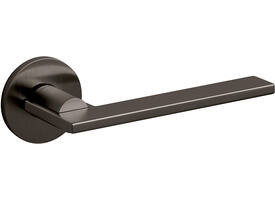 Olivari deurkruk Open + ronde geveerde rozet 51x5mm met nokken en doorgaande bevestiging Antraciet mat titaan PVD
