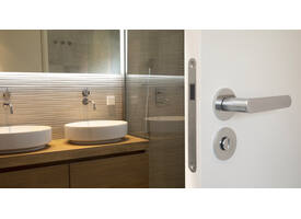 Olivari deurkruk Icona + ronde geveerde rozet 51x5mm met nokken en doorgaande bevestiging Chroom mat