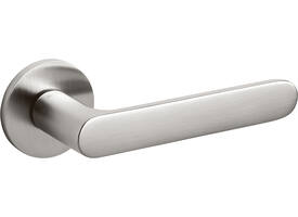 Olivari deurkruk Icona + ronde geveerde rozet 51x5mm met nokken en doorgaande bevestiging RVS mat titaan PVD