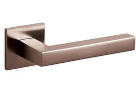 Olivari deurkruk ABC + vierkante geveerde rozet 51x5mm met nokken en doorgaande bevestiging Brons mat titaan PVD