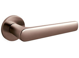 Olivari deurkruk Lugano + ronde geveerde rozet 51x5mm met nokken en doorgaande bevestiging Brons mat titaan PVD