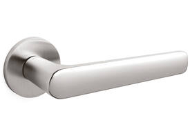 Olivari deurkruk Lugano + ronde geveerde rozet 51x5mm met nokken en doorgaande bevestiging RVS mat titaan PVD