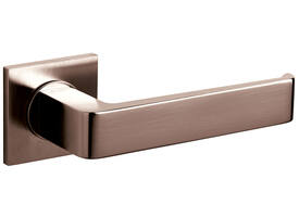Olivari deurkruk Milano Q + vierkante geveerde rozet 51x5mm met nokken en doorgaande bevestiging Brons mat titaan PVD