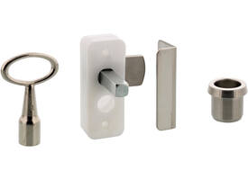 P+E opbouw meubelslot set compleet is geschikt voor kastdeuren met een deurdikte van 20mm en is universeel links en rechts toepasbaar. Deze kastsluiting kunt u toepassen om meubeldeuren, lades en kasten eenvoudig te vergrendelen. Standaard wordt een roestvast stalen sluitplaat, roestvast staal afdekrozet en een bedieningssleutel meegeleverd.