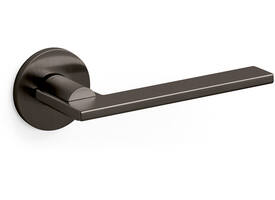 Olivari gatdeel rechtswijzend Open + ronde geveerde rozet 51x5mm met nokken en doorgaande bevestiging Antraciet mat titaan PVD